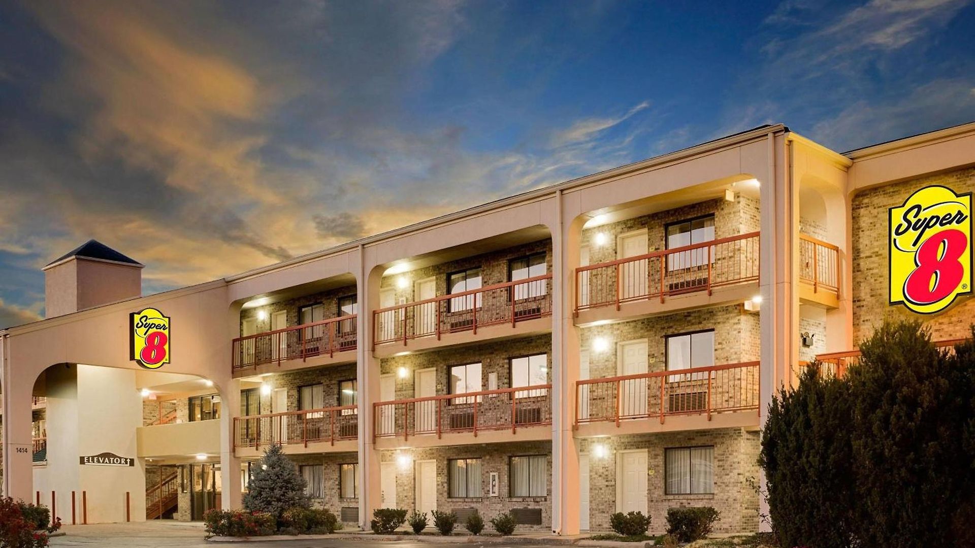 Super 8 By Wyndham Hermitage Motel 2*