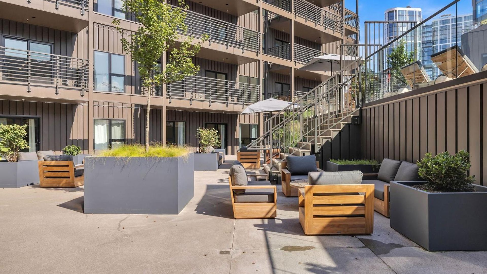 Beverly Nash Downtown, Incredible Skyline Views, Walk To Broadway! * Nashville