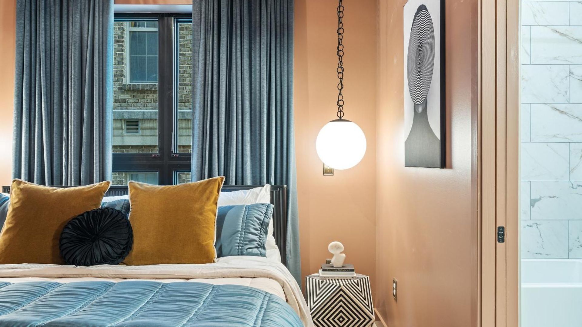 The Crescendo - On Music Row Apartment *