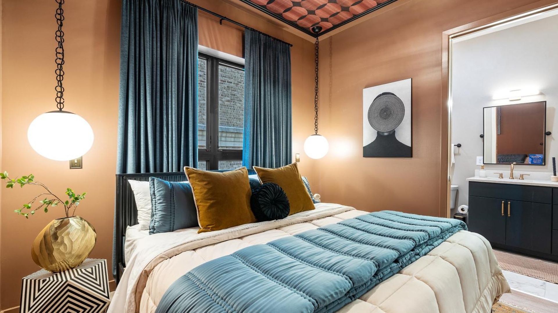 The Crescendo - On Music Row Apartment *