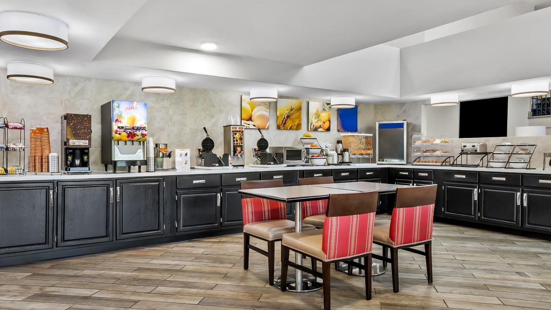 Comfort & Near Tanger Outlets I-24 Antioch Hotel