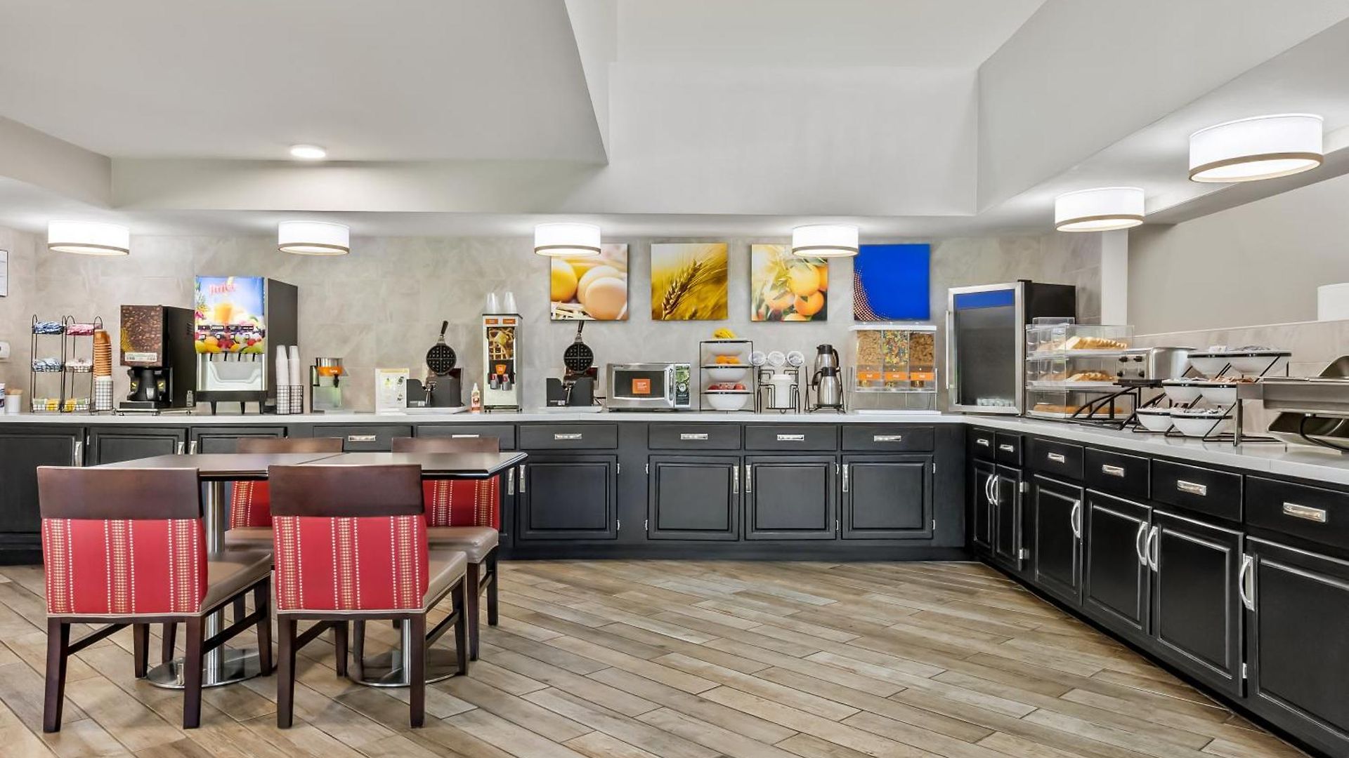 Comfort & Near Tanger Outlets I-24 Antioch Hotel 4*
