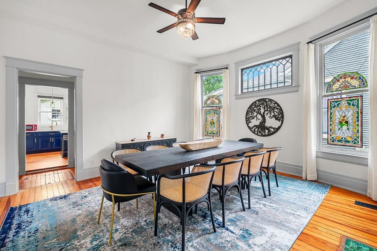 Stunning Close To Downtown And Bdwy *