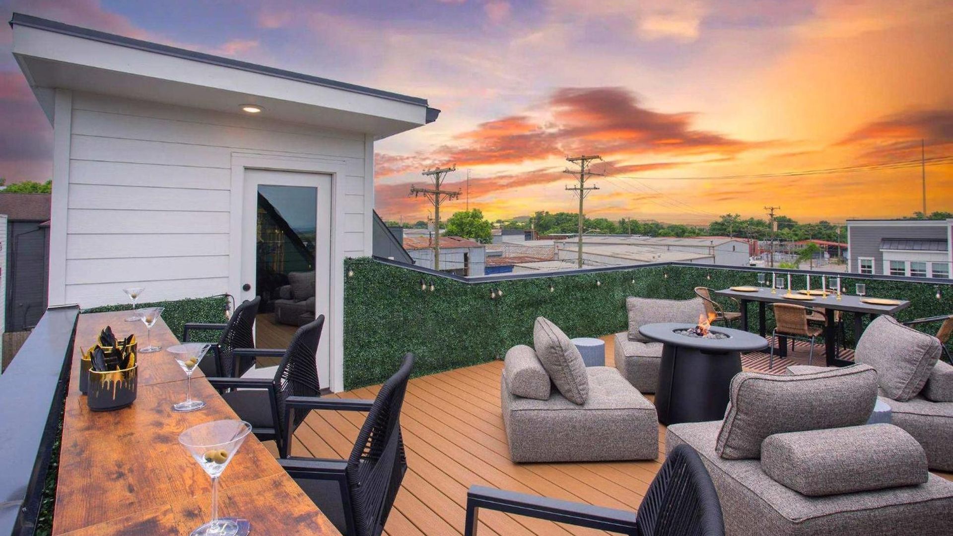 Rooftop Deck Hot Tub Fire Pit Sleeps 10 Holiday home Nashville