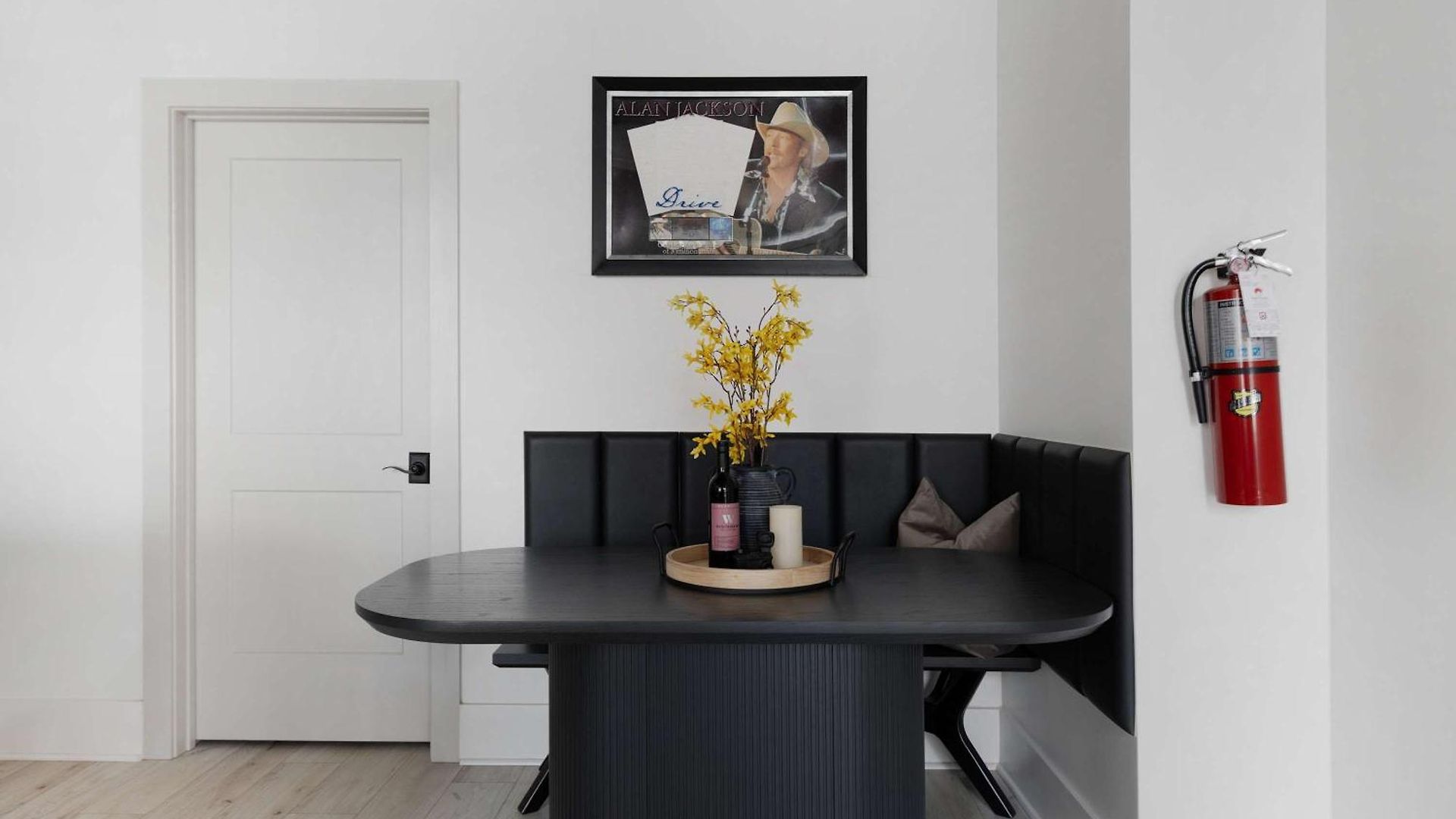 Dibs On By Maddox Apartment *