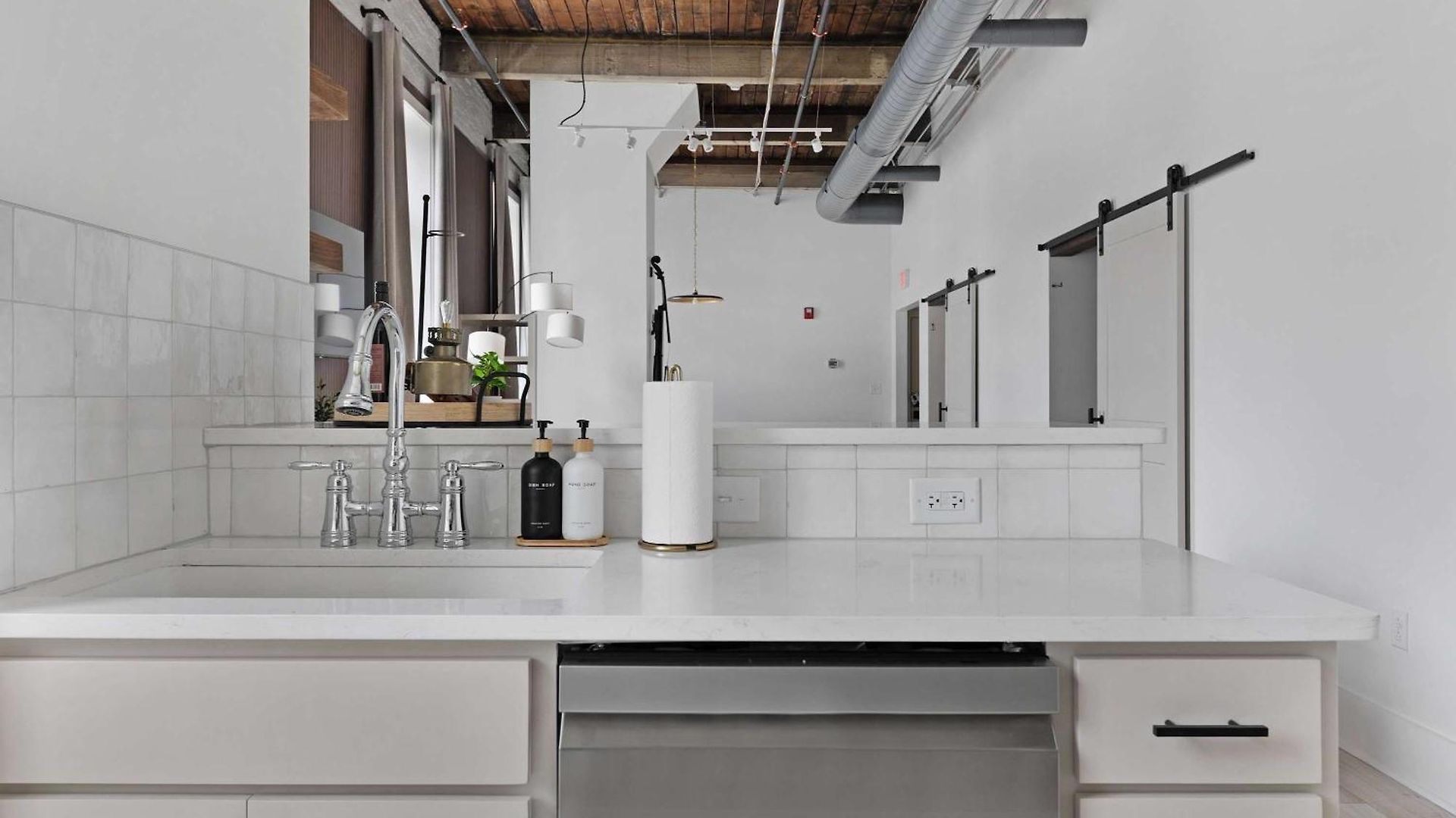 Harmony Hall By Maddox Apartment *