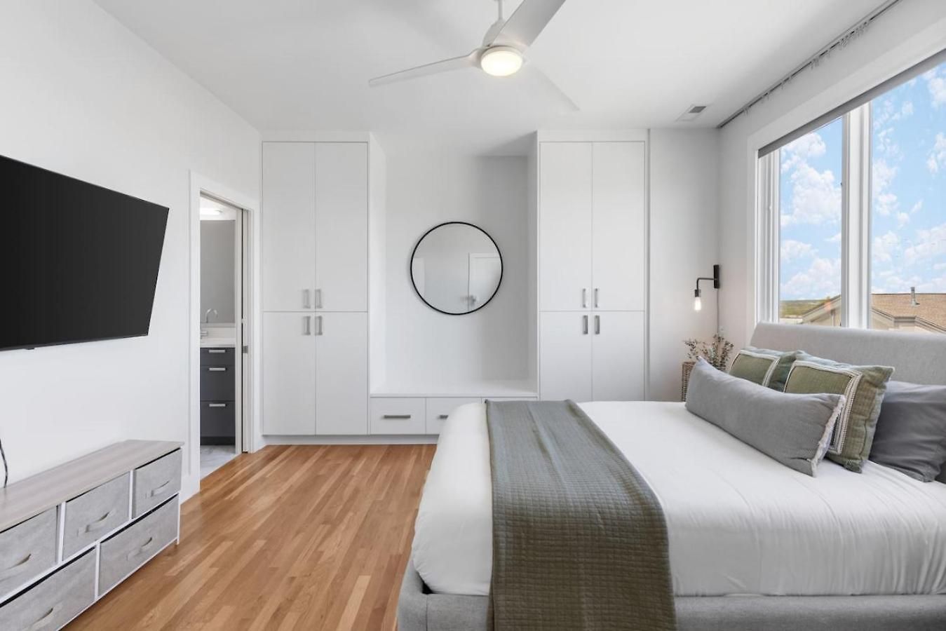 Holiday home Private Rooftop With Garage Walk To Restaurants Shops And Coffee