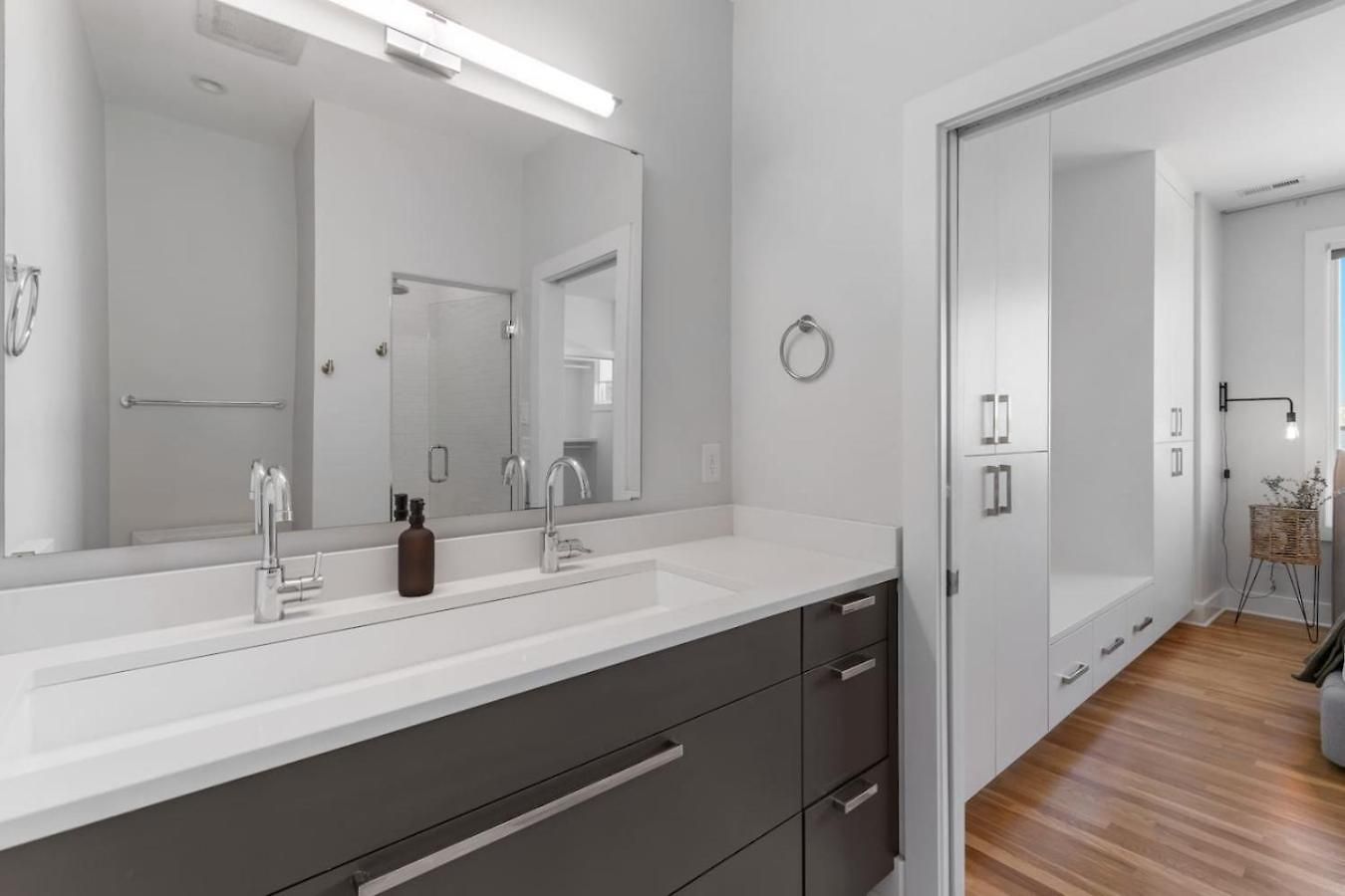 Private Rooftop With Garage Walk To Restaurants Shops And Coffee Holiday home Nashville