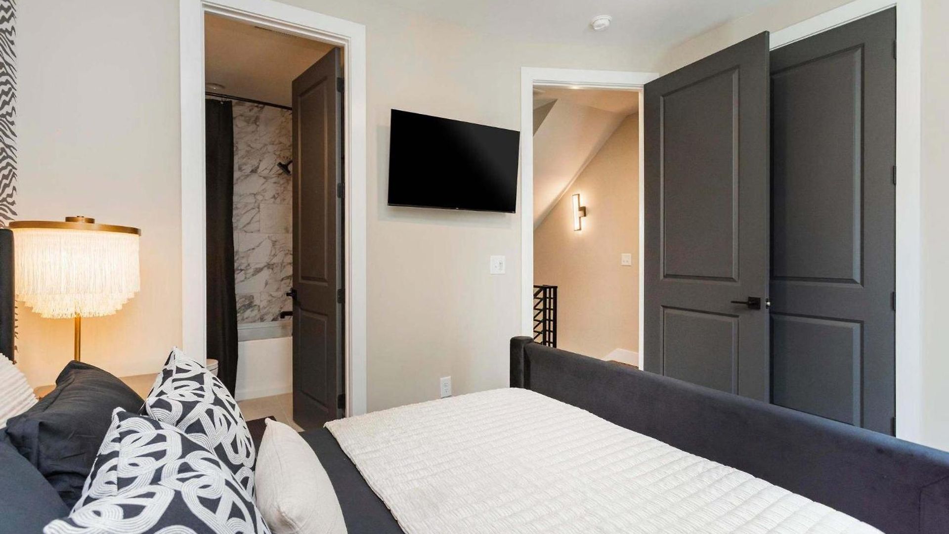Brand New Elegance Rooftop Views Of *