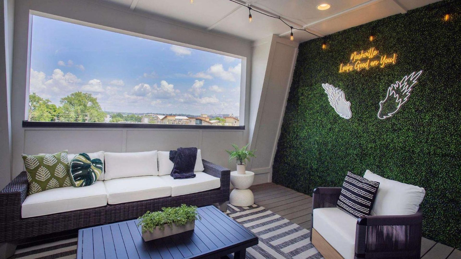 Brand New Elegance Rooftop Views Of Holiday home