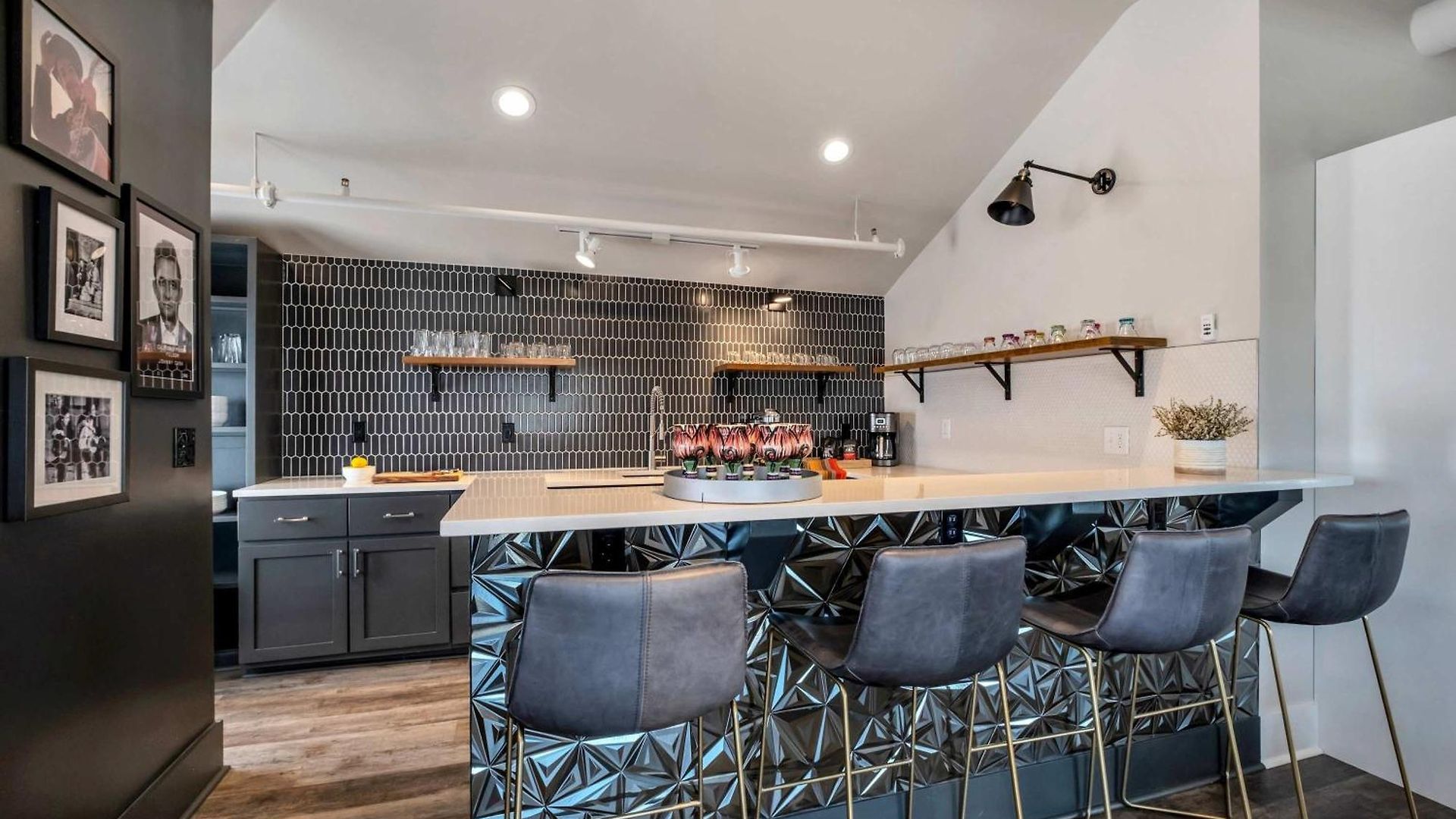 Apartment Skyline With Penthouse & Rooftop Deck 6br By Maddox