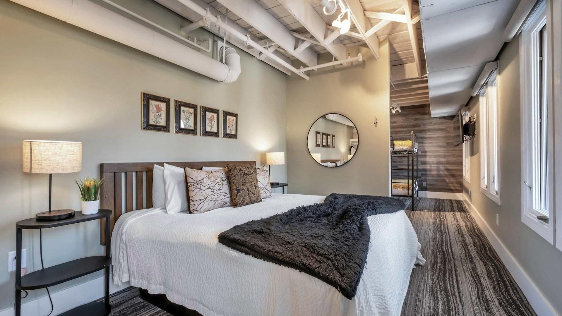 Skyline With Penthouse & Rooftop Deck 6br By Maddox Apartment *