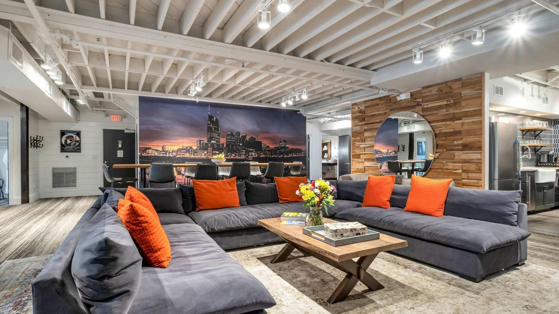 Skyline With Penthouse & Rooftop Deck 6br By Maddox * Nashville