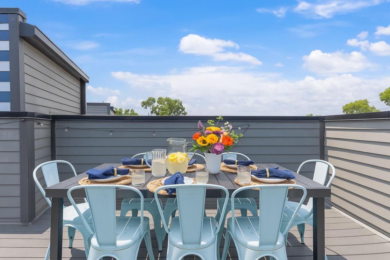 Holiday home The Iris - Walk To Dining And Nightlife Rooftop! *