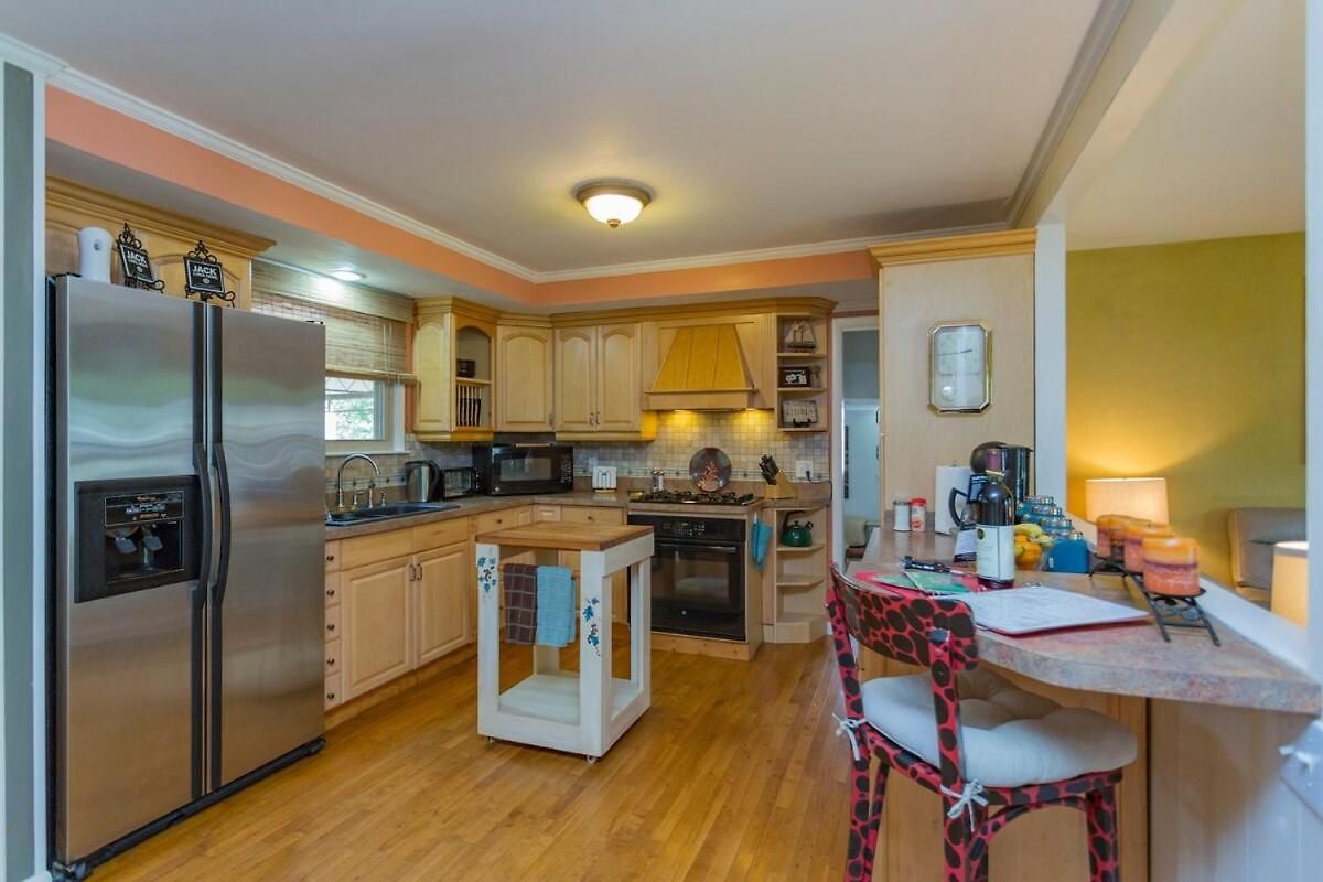 The Place Between The Lakes 4 Bedrooms 4 Beds *