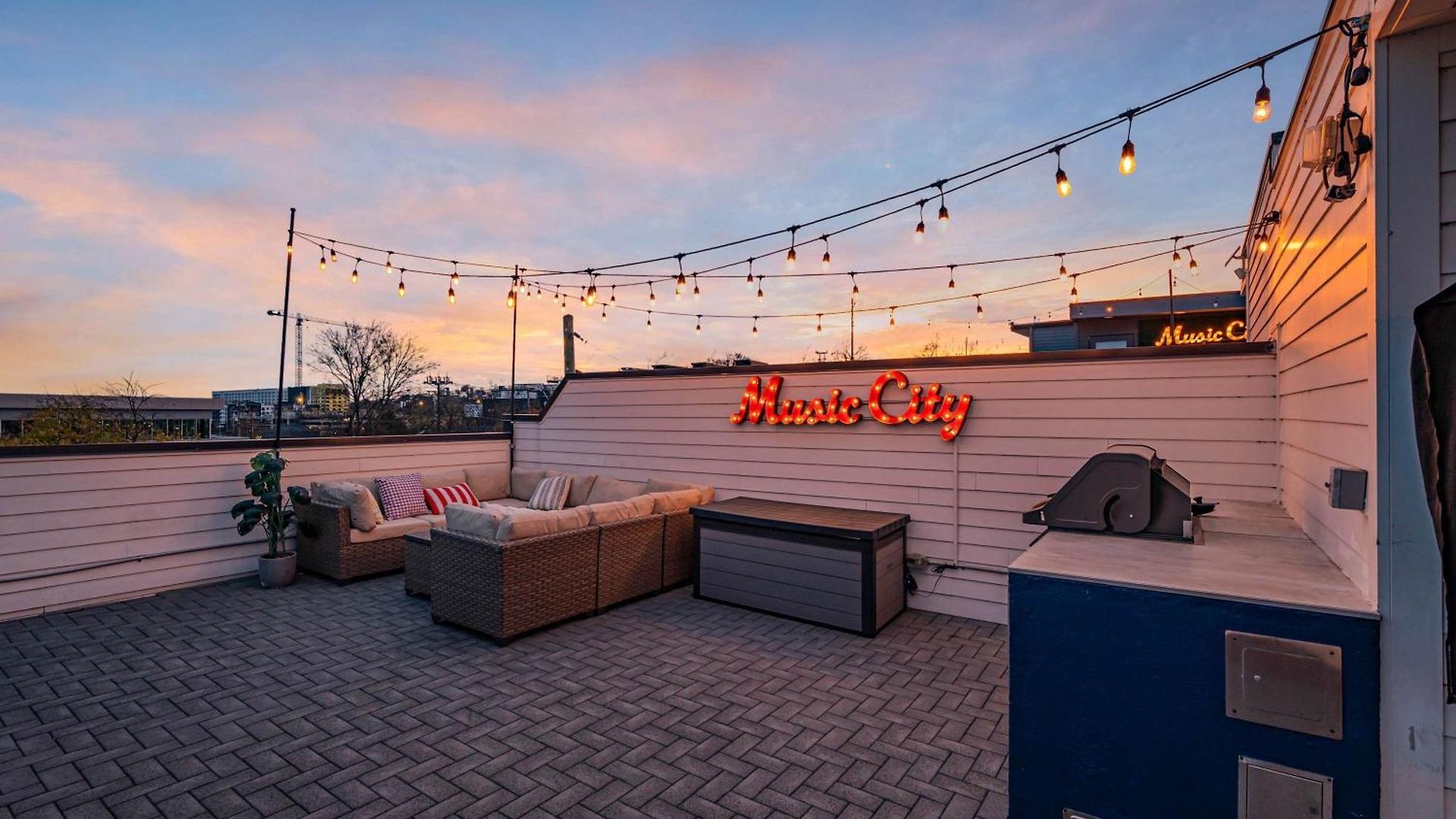 Ultimate Rooftop Double Games Bbq Skyline Views * Nashville
