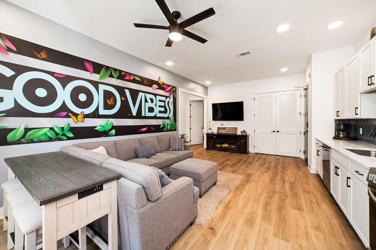 Good Vibes On Main - New - 1 Mile To Dtnash Apartment