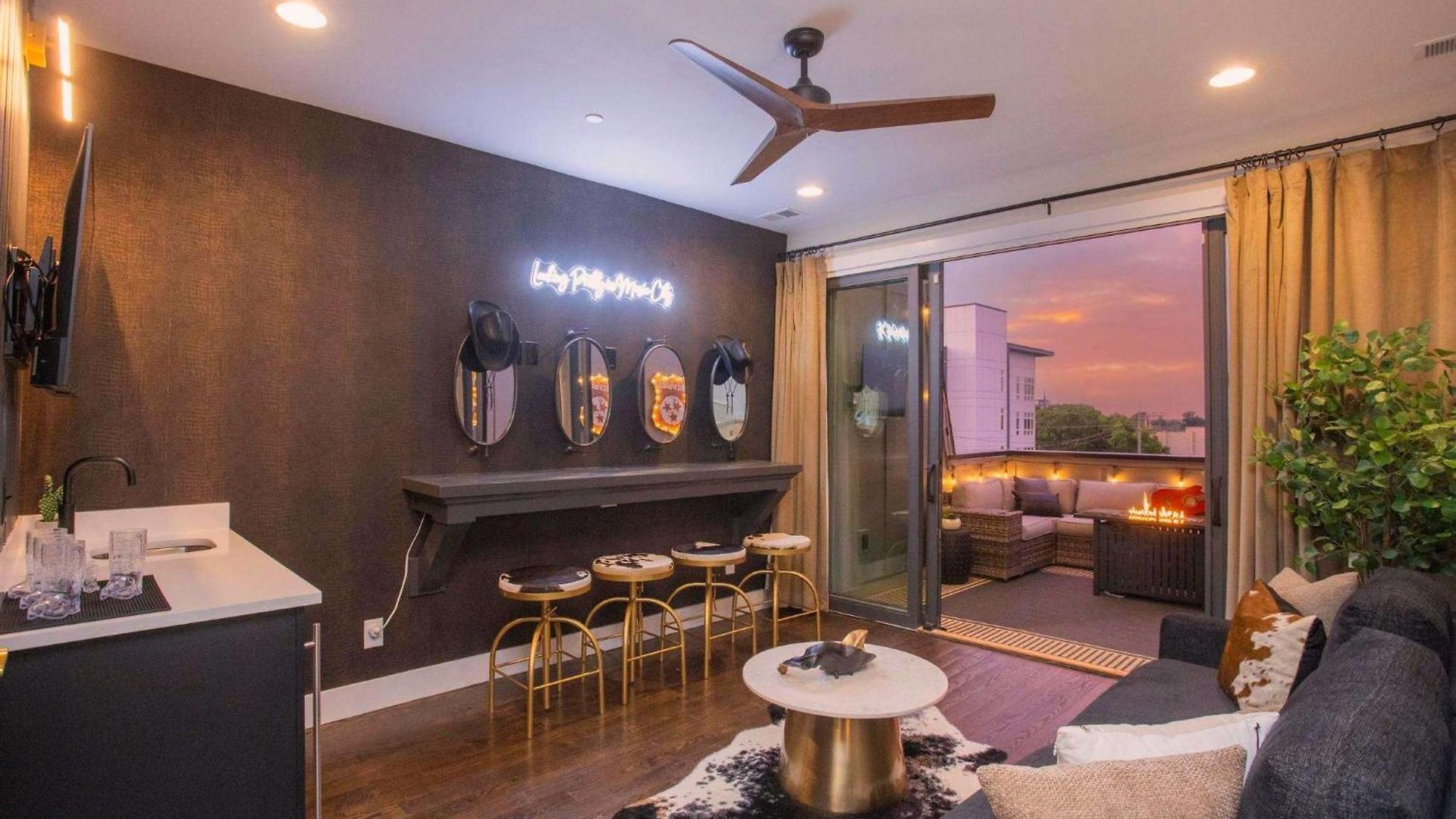 Holiday home Luxury - Fire Table Balcony & Views Nashville
