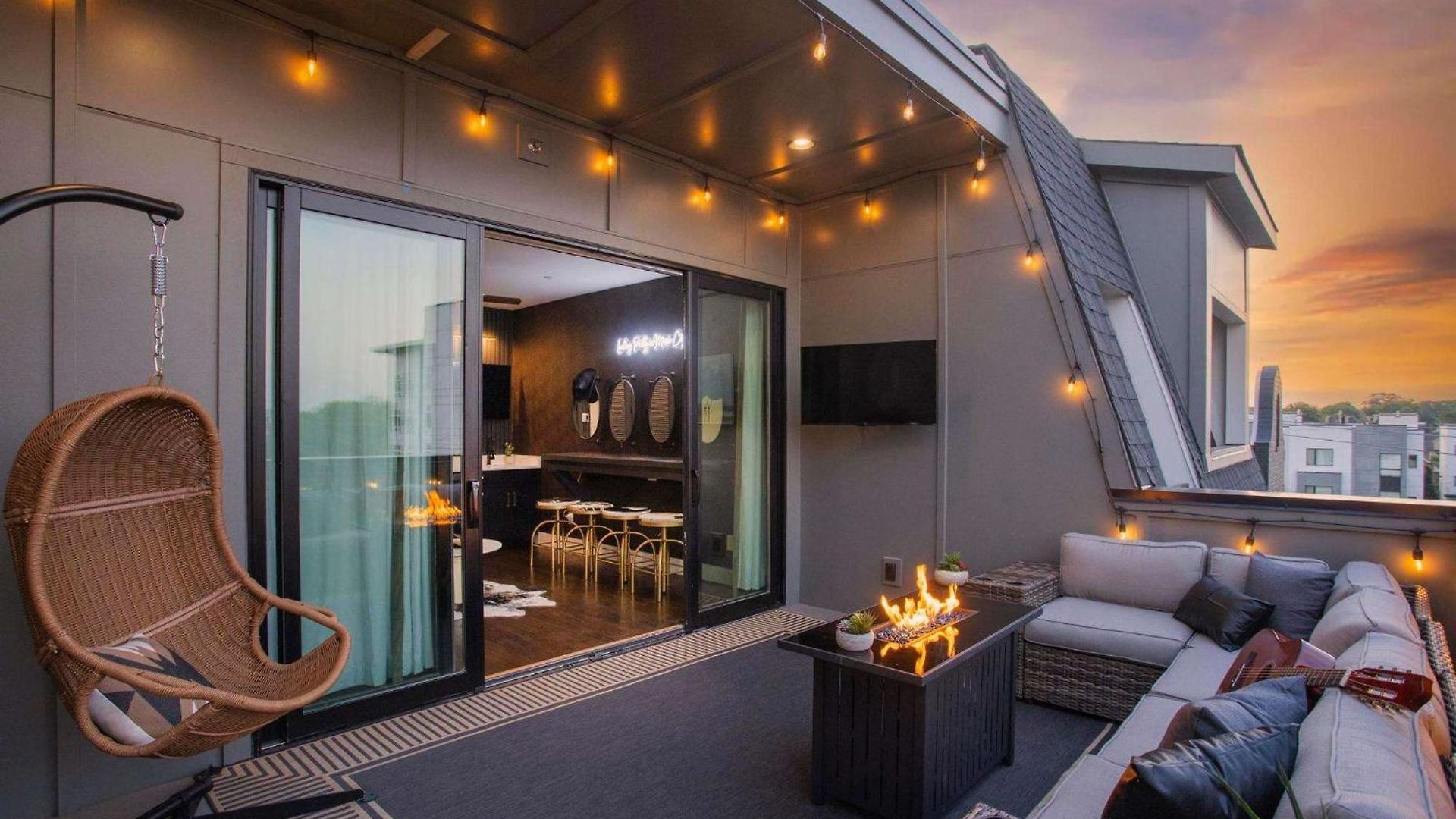 Luxury - Fire Table Balcony & Views Holiday home