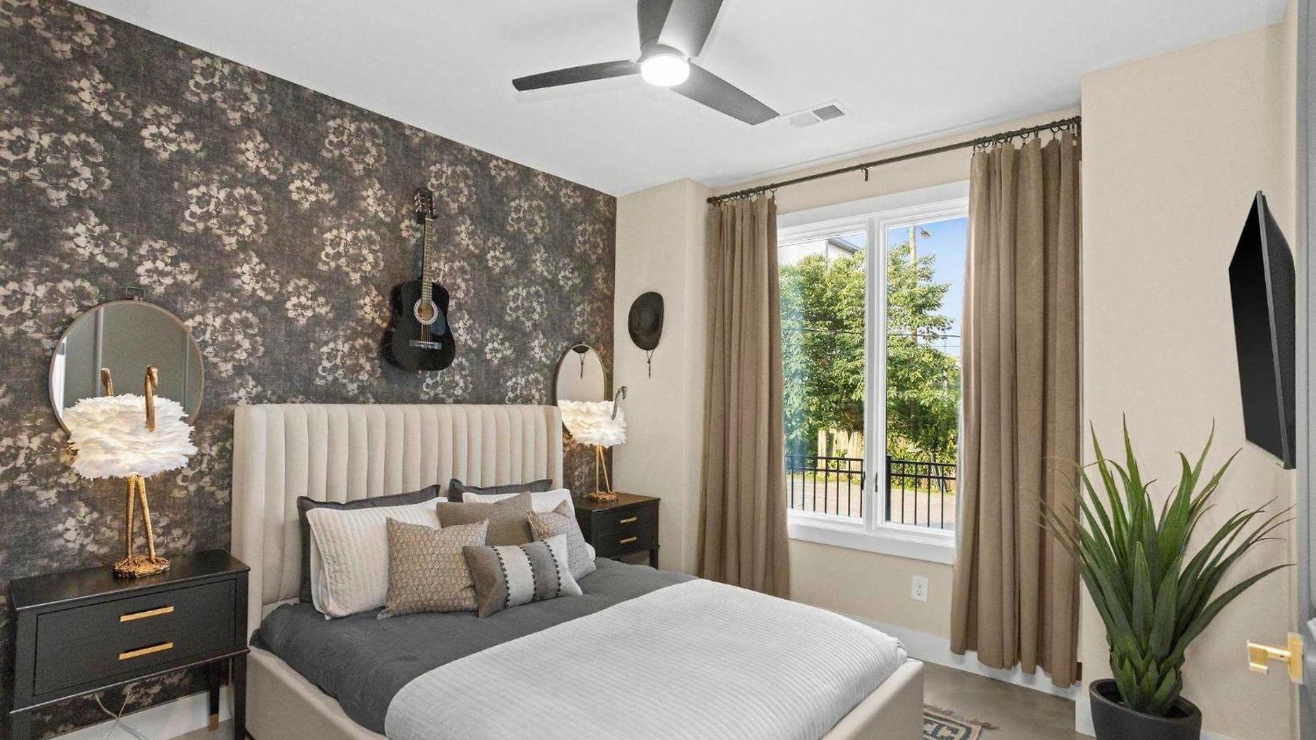 Holiday home Luxury - Fire Table Balcony & Views *