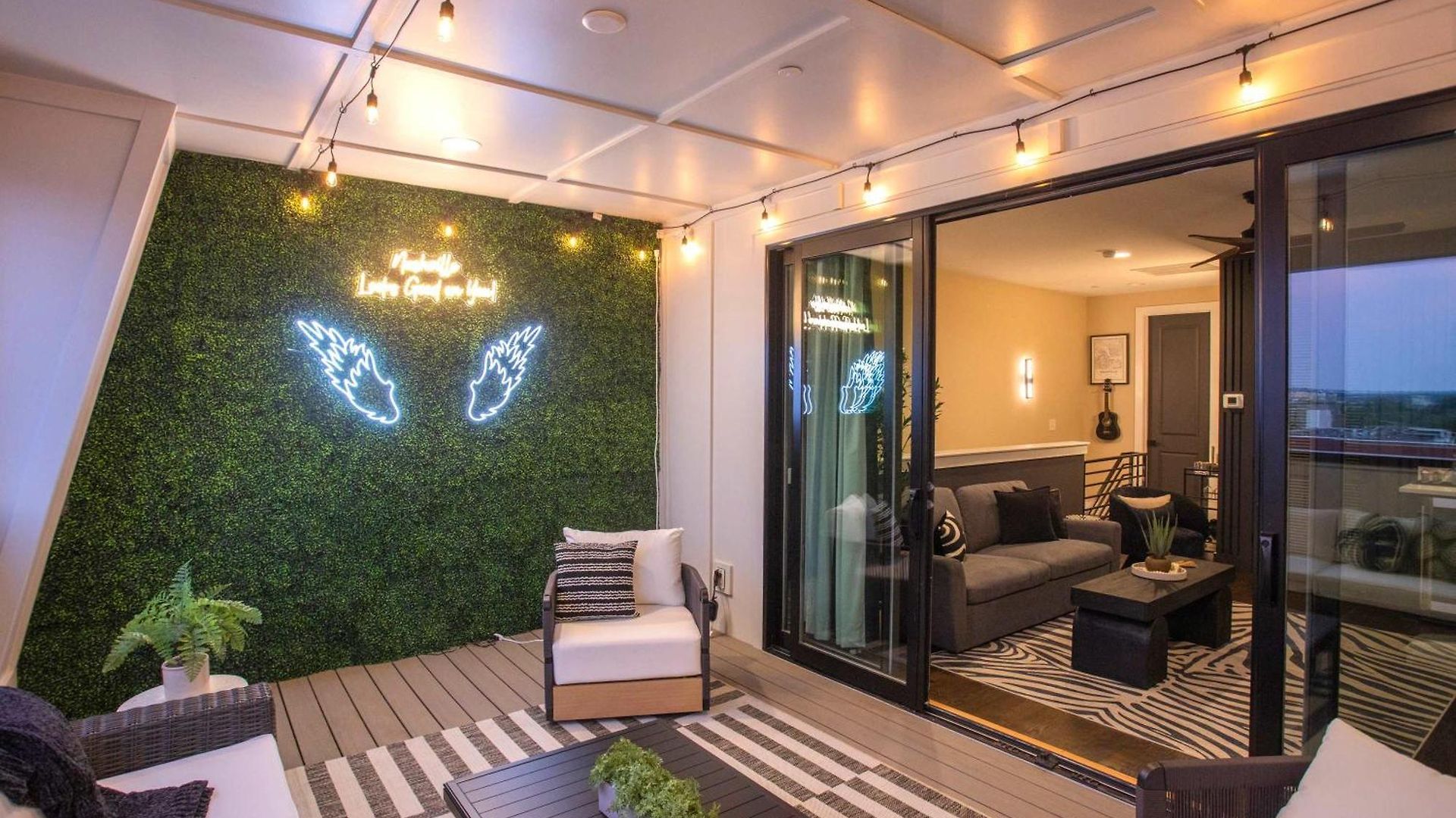 Brand New Elegance Rooftop Views Of Holiday home