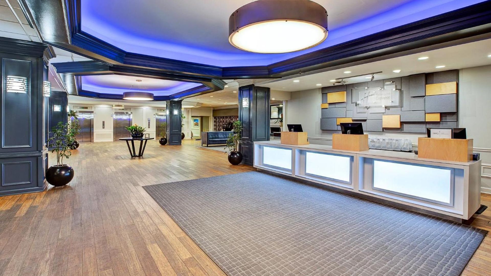 Hotel Express Nashville-downtown - Broadway By Ihg