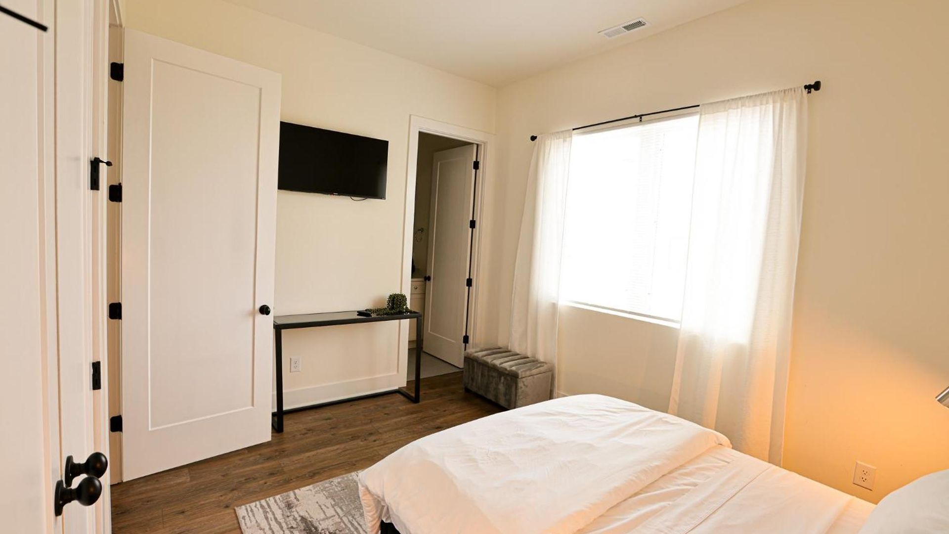 Villa Riverfront Bliss *
