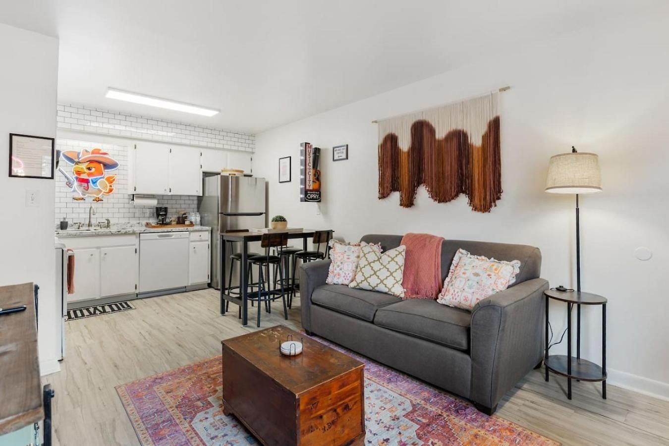 Holiday home Pink Dreams - Walk To Live Music, Bars, Restaurants - Free Parking