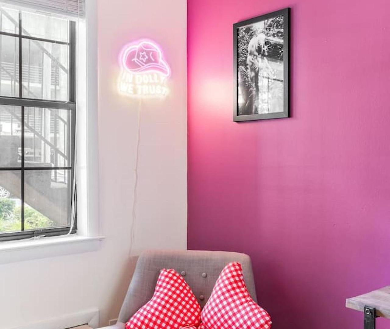 Pink Dreams - Walk To Live Music, Bars, Restaurants - Free Parking Holiday home Nashville