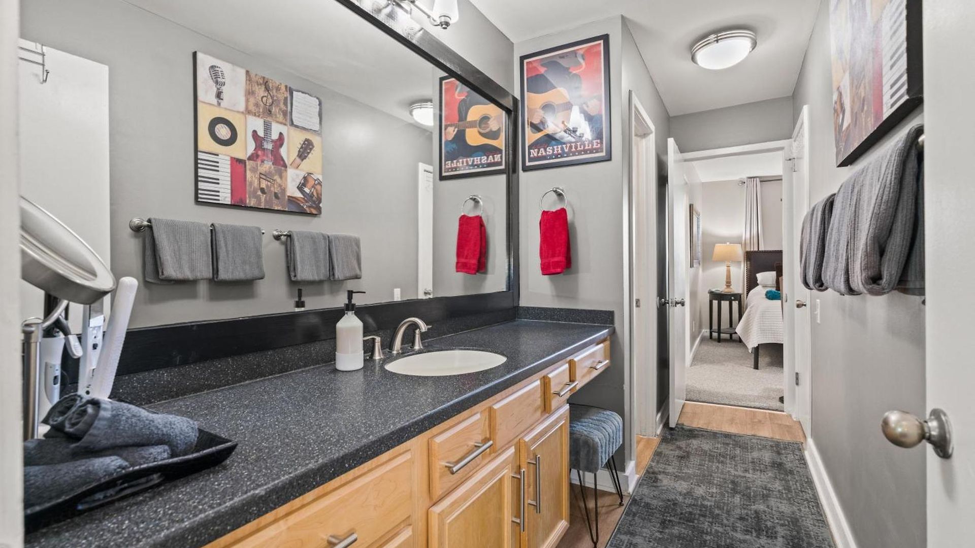 Apartment Heart Of Downtown/walk To Broadway & The Action/bars/music Venues/honky Tonks! *