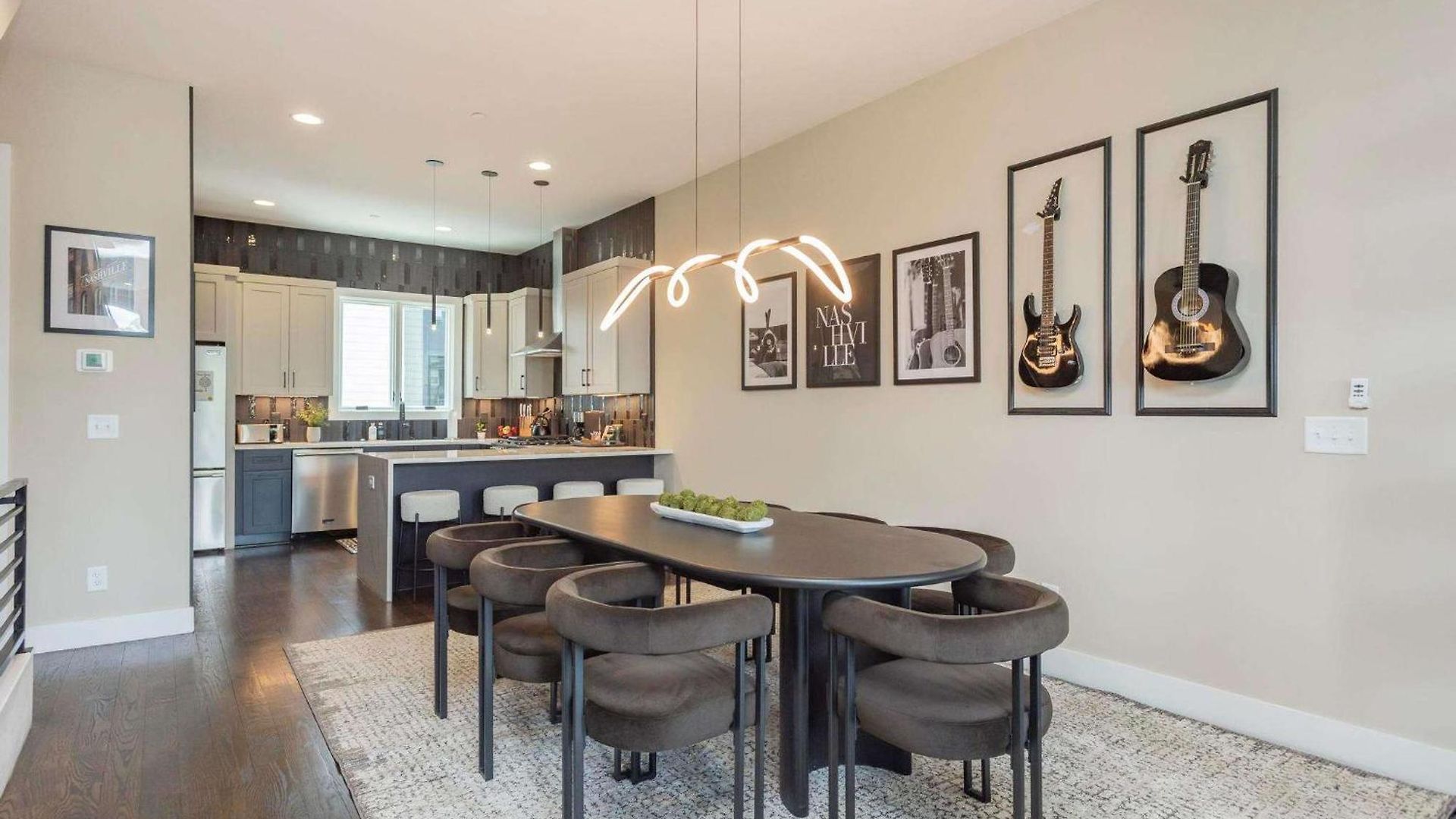 Holiday home Downtown Views Glam Stations Close To Broadway Nashville