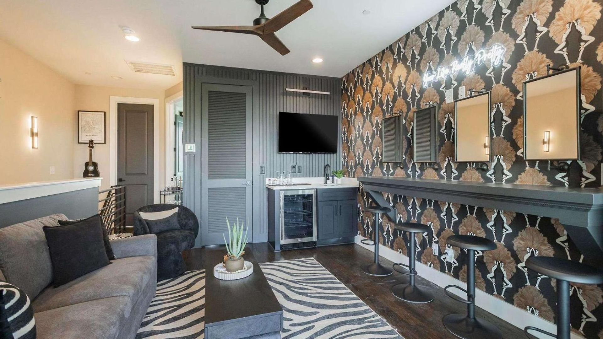 Holiday home Downtown Views Glam Stations Close To Broadway