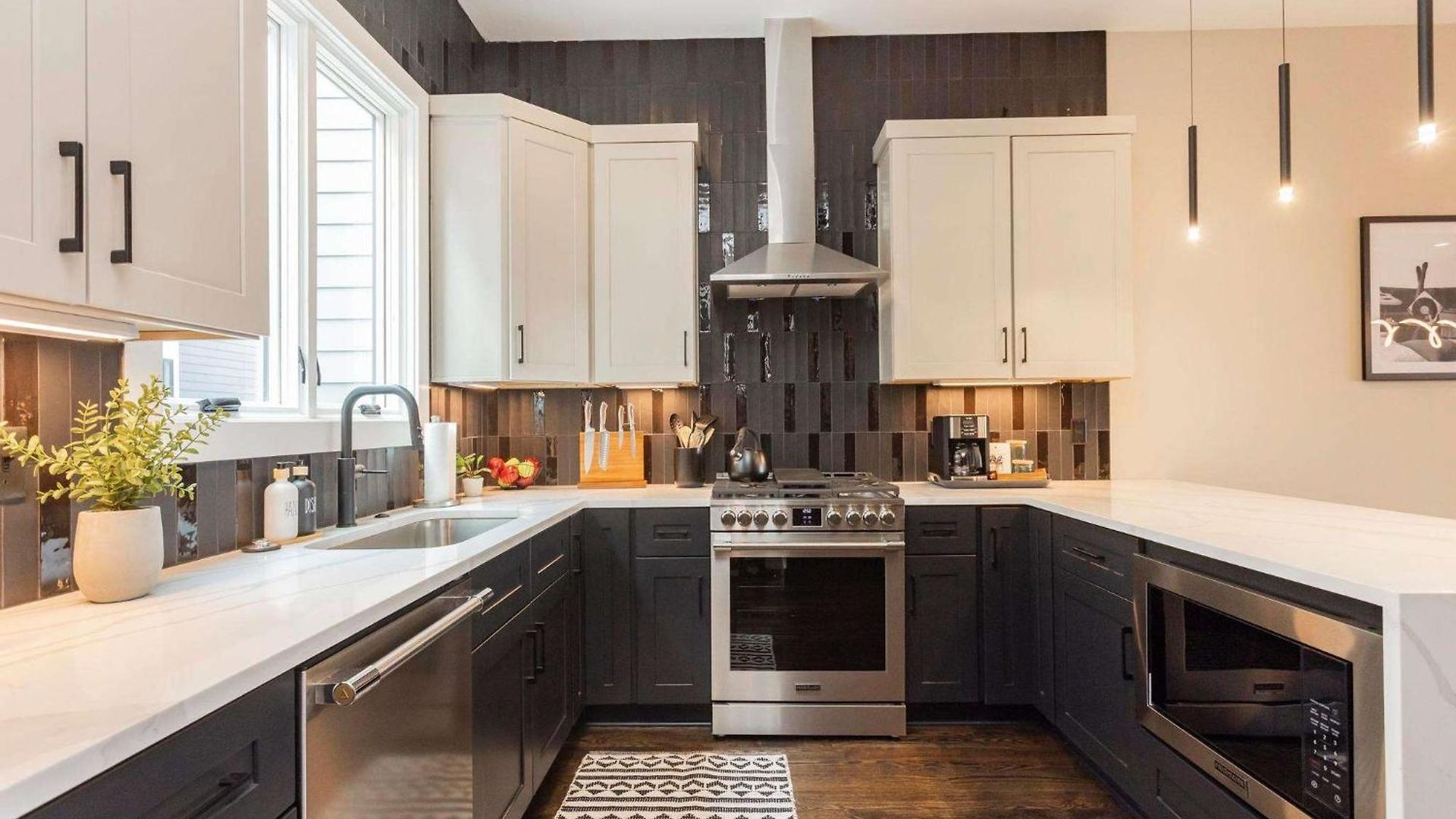 Downtown Views Glam Stations Close To Broadway Holiday home