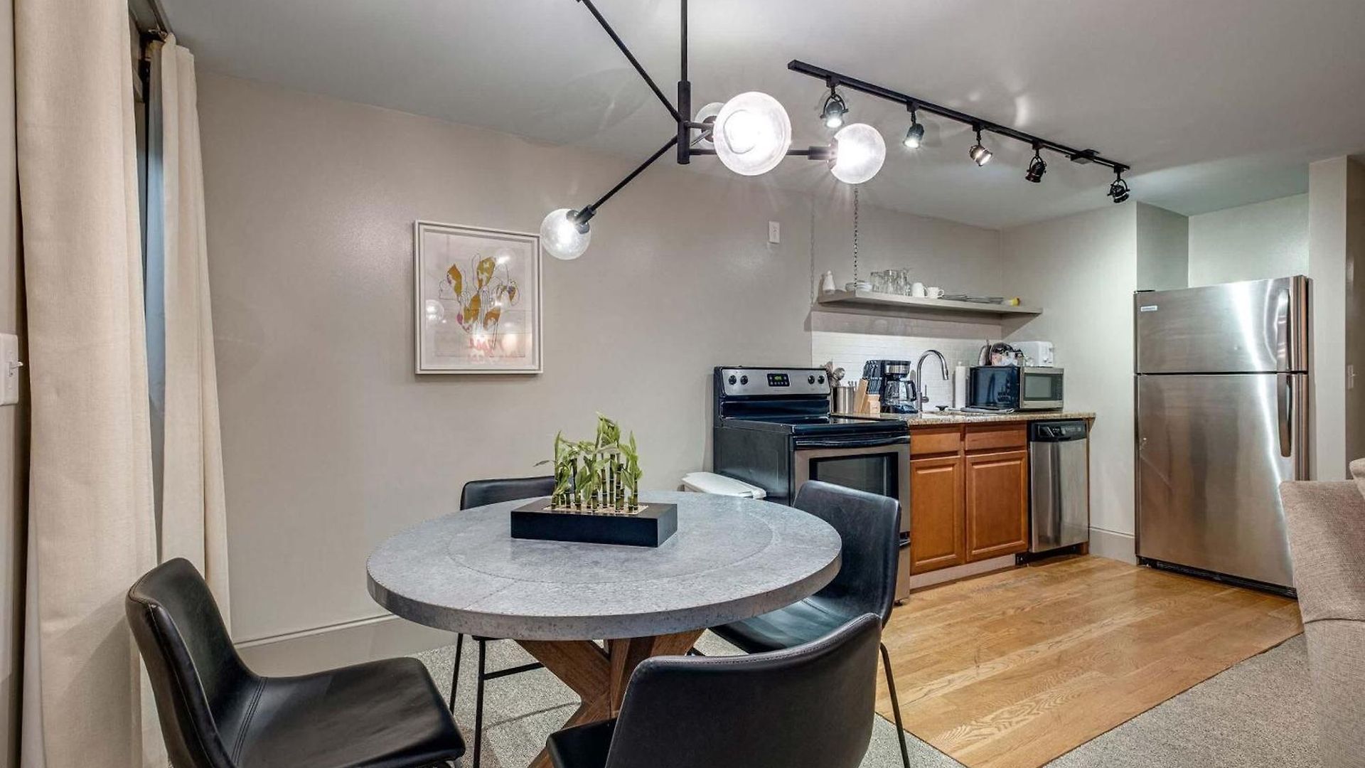 Charming For 4 In Family Dt Walk To Broadway Nashville