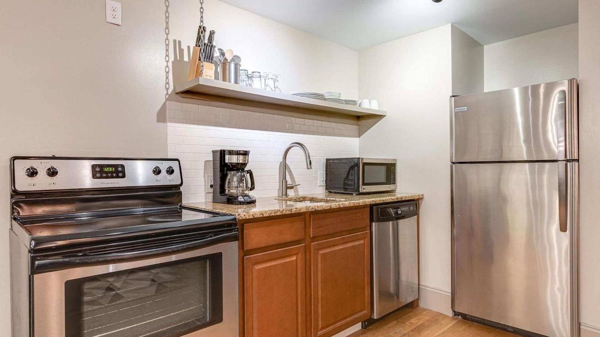 Holiday home Charming For 4 In Family Dt Walk To Broadway Nashville