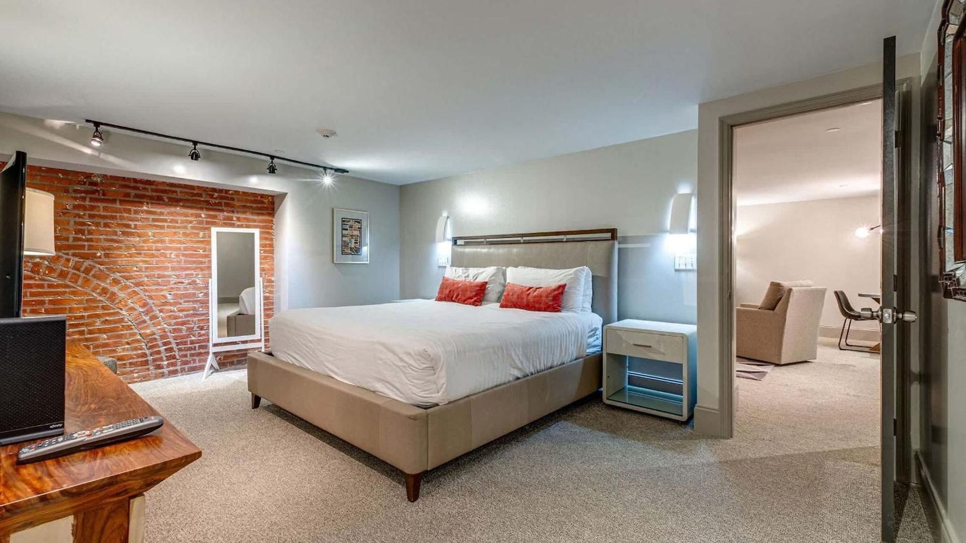 Charming For 4 In Family Dt Walk To Broadway *