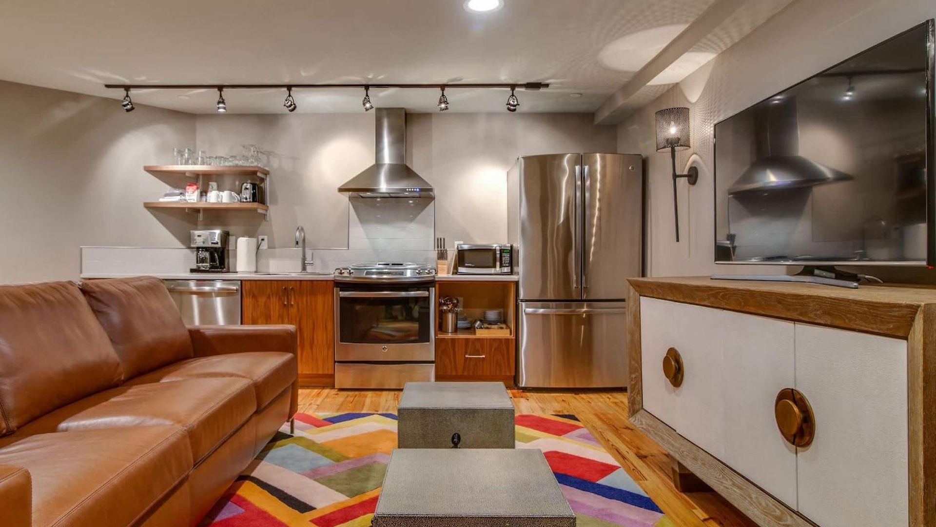 Holiday home Comfy Family Retreat For 4 In Dt Walk To Broadway