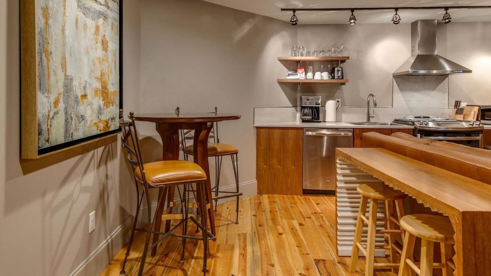 Comfy Family Retreat For 4 In Dt Walk To Broadway Nashville