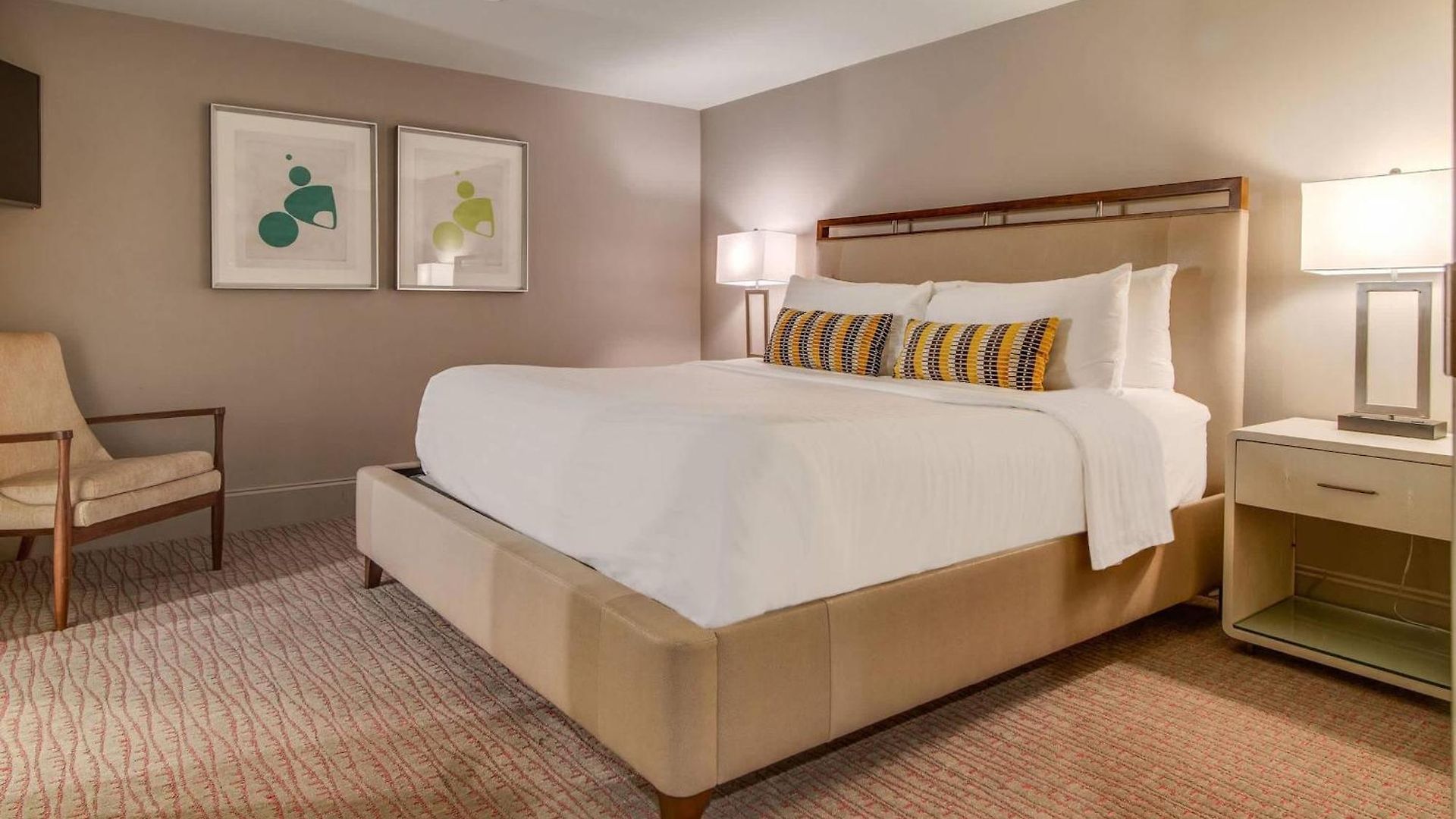 Comfy Family Retreat For 4 In Dt Walk To Broadway * Nashville