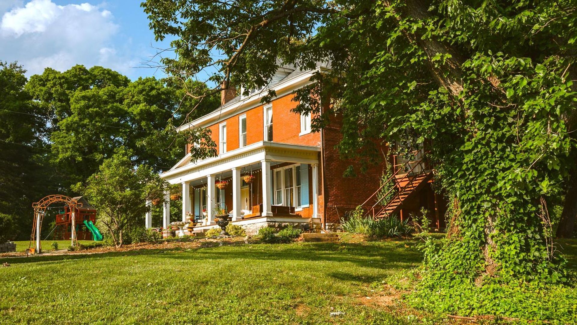 Holiday home The Magnolia Mansion 6 Minutes To Broadway On 4 Acres