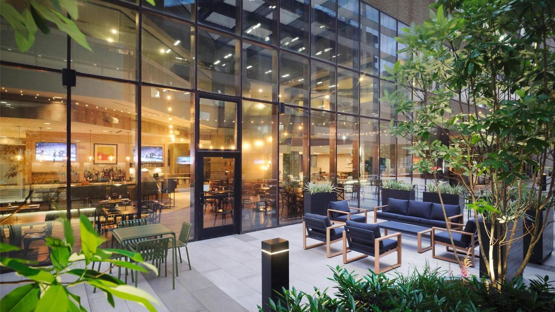 Doubletree By Hilton Downtown 4*