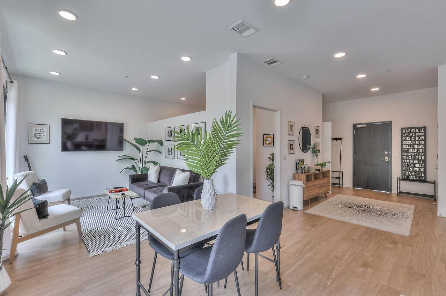 Amazing Downtown W Pool And Free Parking Apartment Nashville