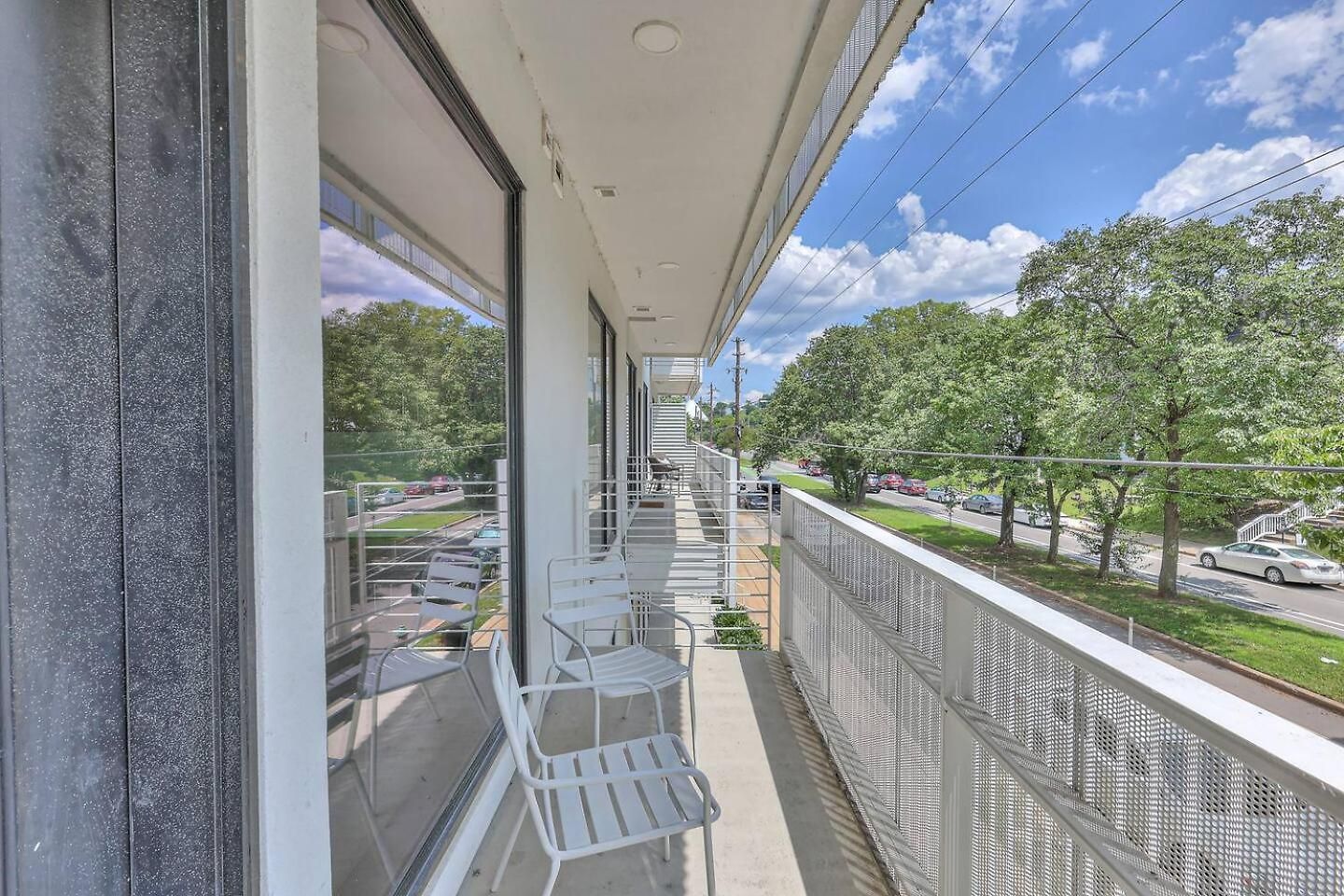 Amazing Downtown W Pool And Free Parking Apartment *