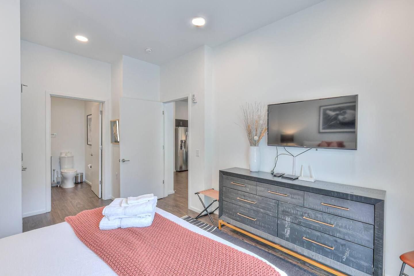 Amazing Downtown W Pool Free Parking 104 *