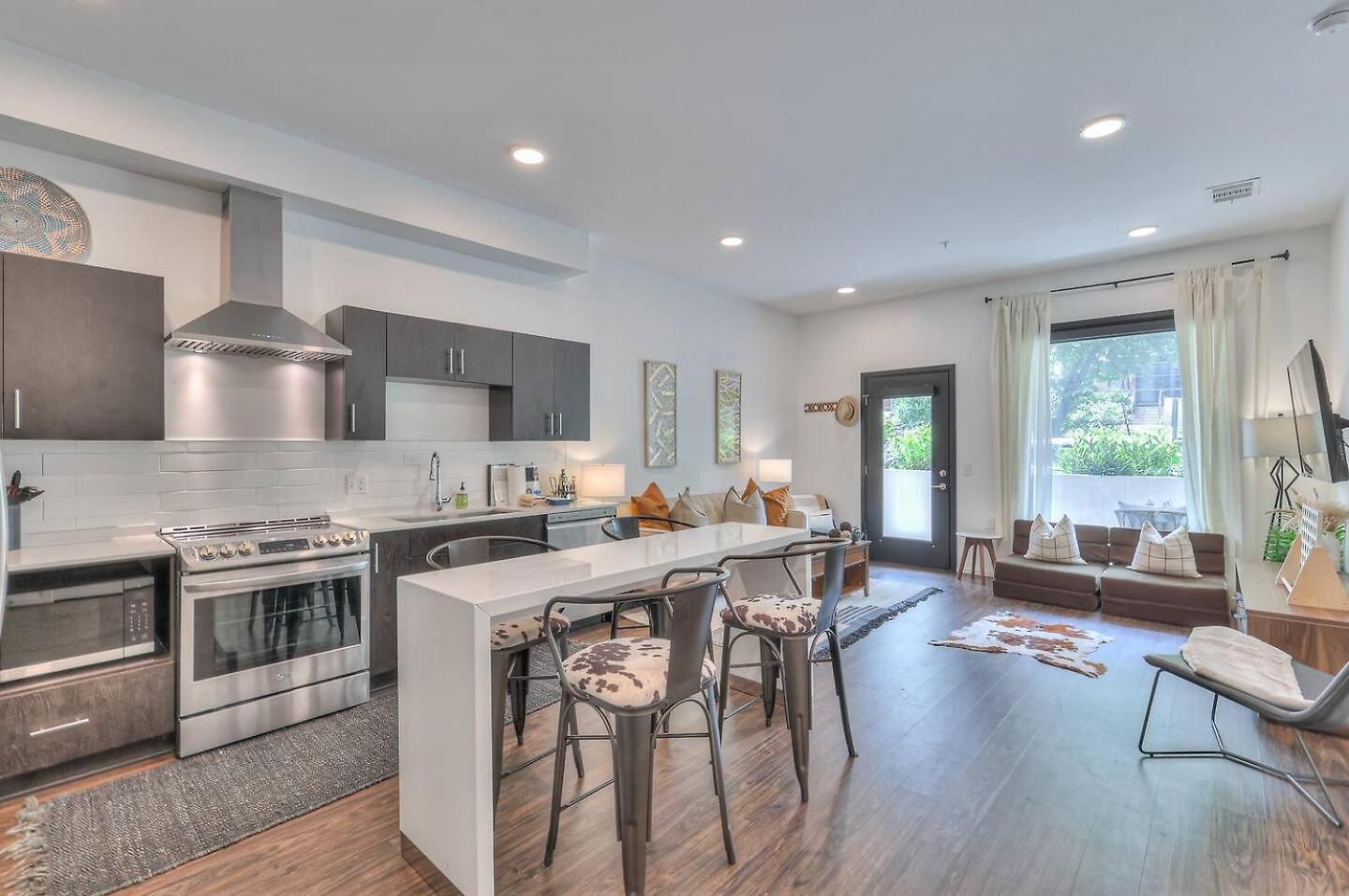 Amazing Downtown W Pool Free Parking 104 Holiday home *