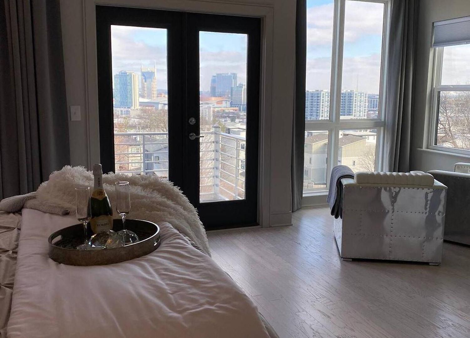 Stella | Downtown Gulch | 7 Min Drive To Broadway! Holiday home *
