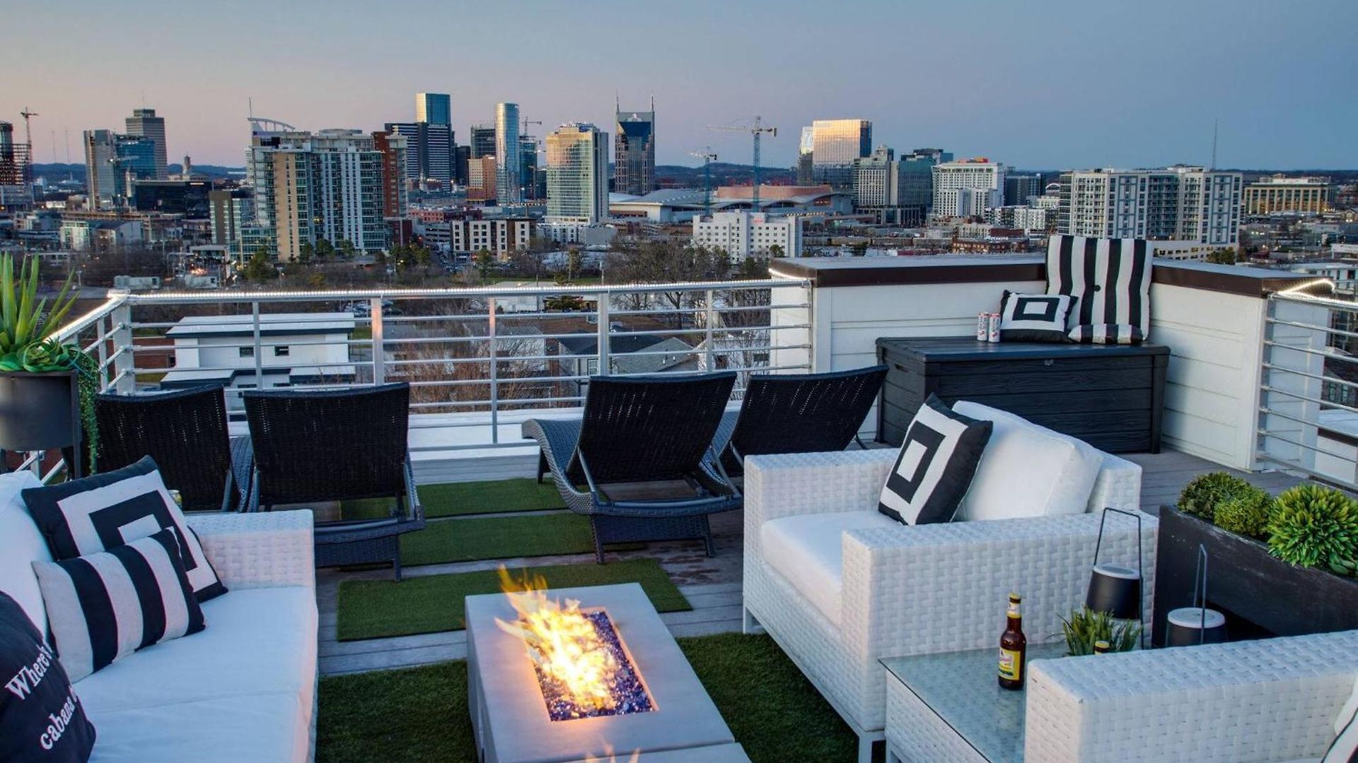 Stella | Downtown Gulch | 7 Min Drive To Broadway! Holiday home