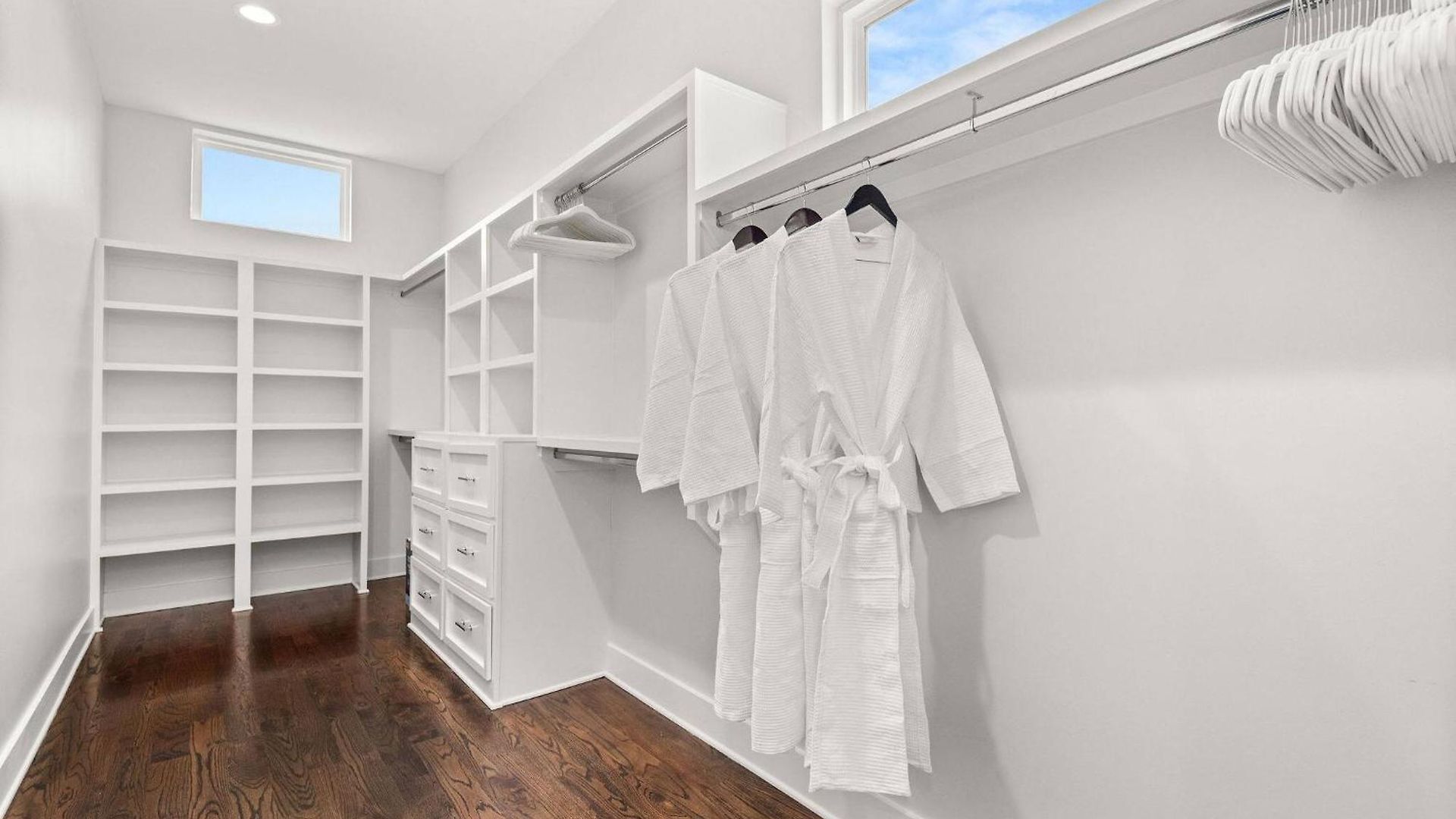 Hill House | Walk To Gulch! Sauna, Hot Tub, Gym! * Nashville