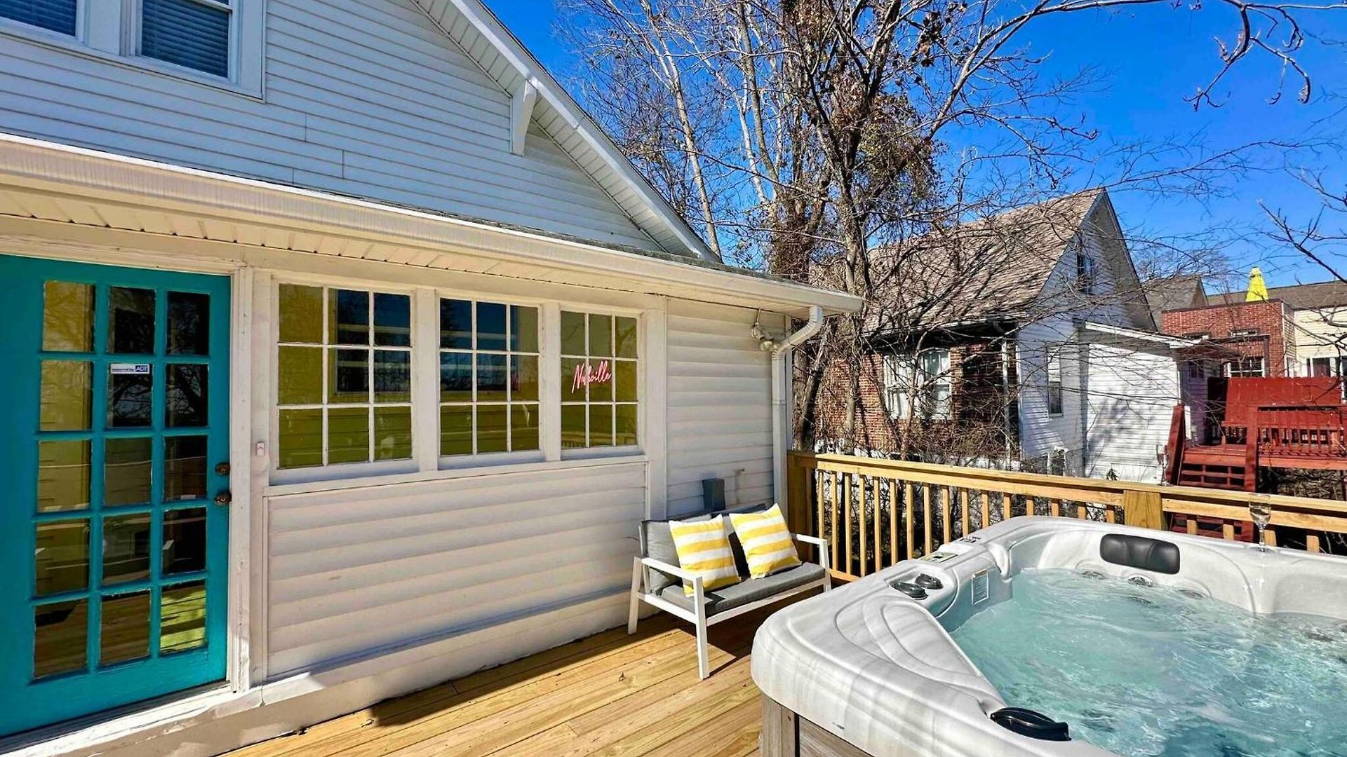 House! Hot Tub, Marg Machine, Walk 12south Holiday home *