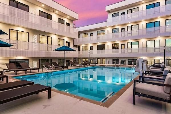 Amazing Downtown W Pool Free Parking 104 Holiday home *